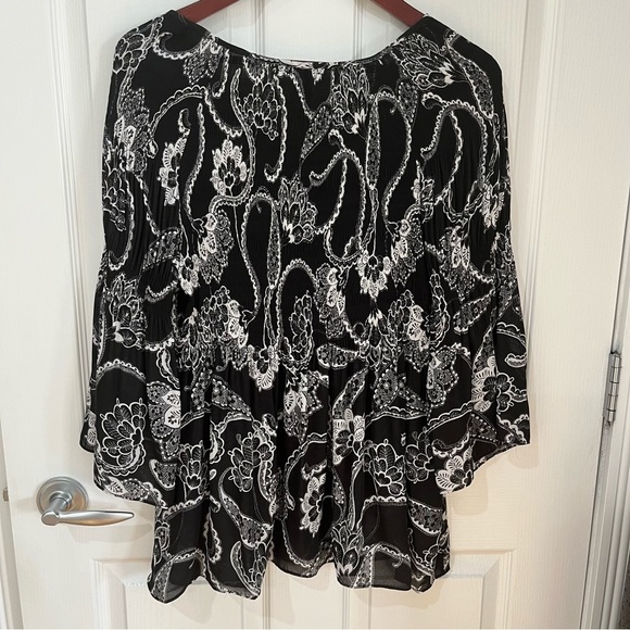 Spense black and white loose flowy top with elastic on front and back size large - Picture 6 of 10